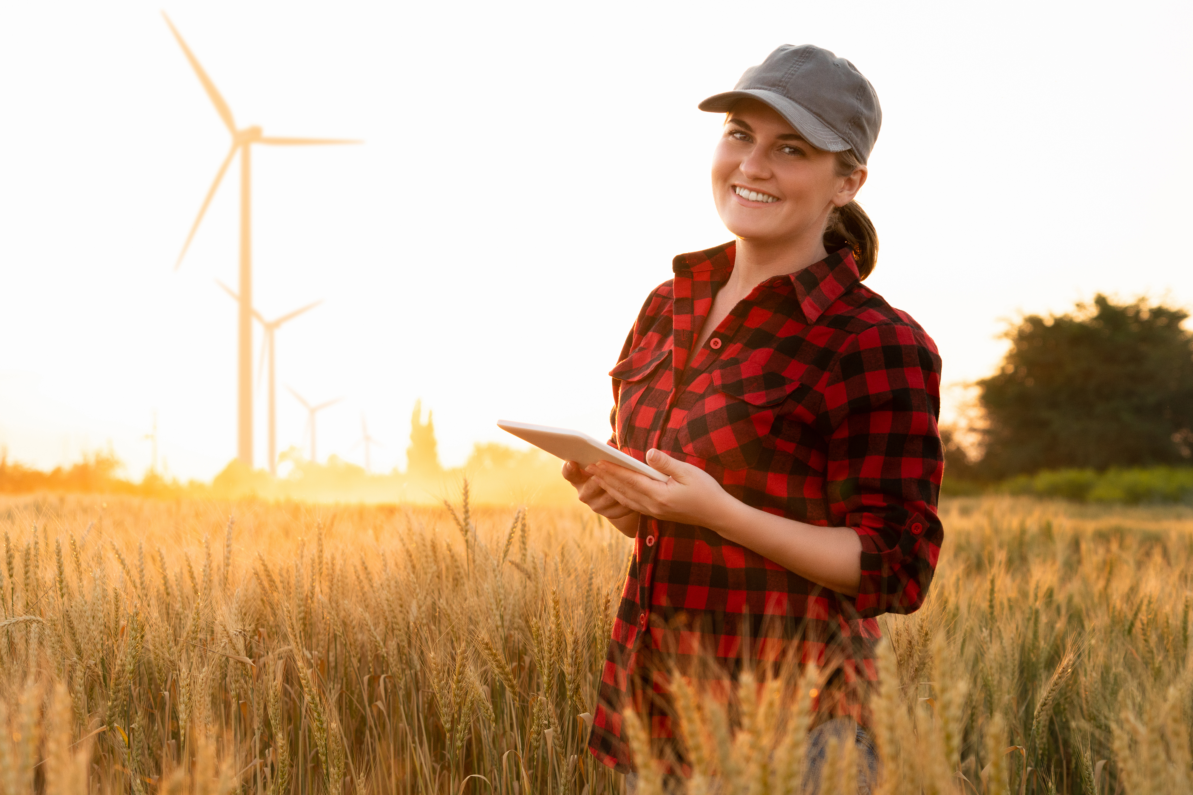 Farm woman. Женщина фермер. Диджитал в сельском хозяйстве. Женщина фермер фото. Farmer with Tablet.